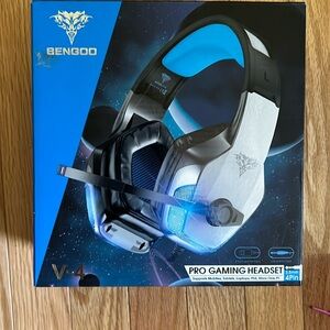 Bengoo Pro Gaming headset V-4. 3.5 mm Jack for video.ISB Jack for light